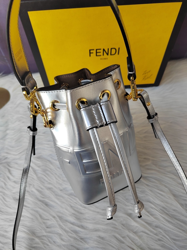 スーパーコピーブランドバッグ側面デザイン